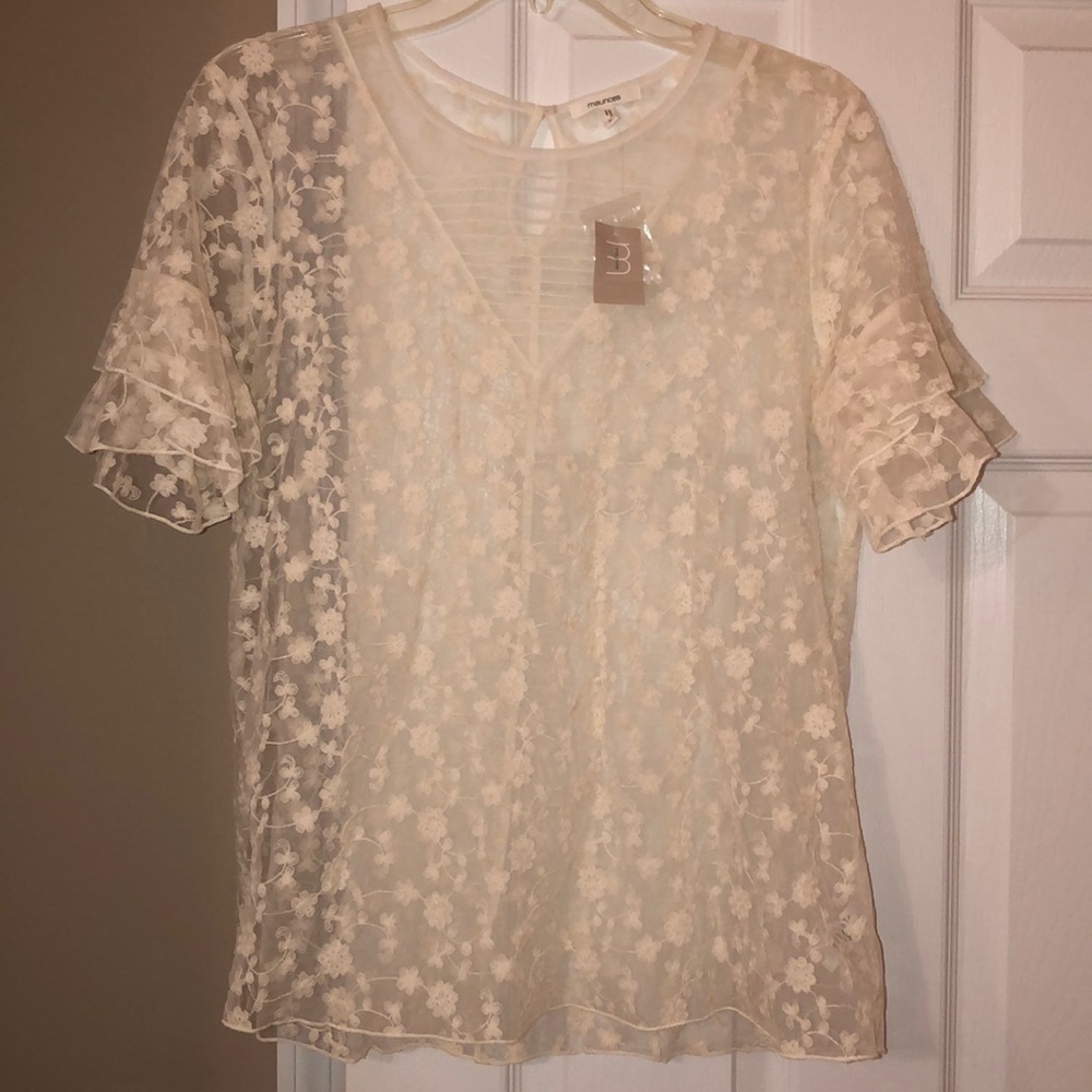 Size L Maurices off white floral top NWT